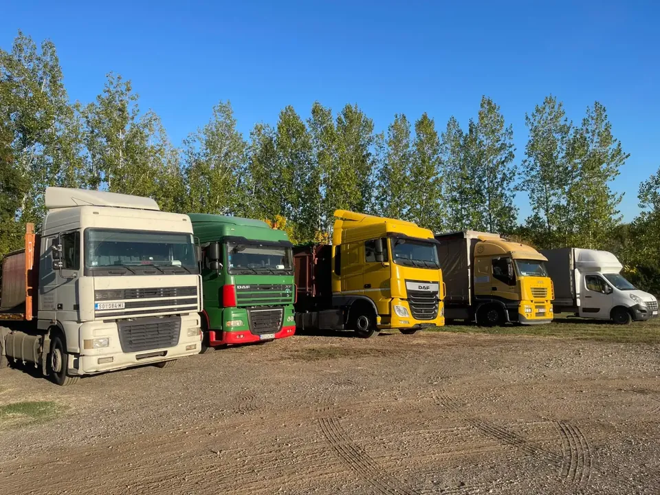 Kamioni i kombi Autoprevoznika Šeša u Somboru